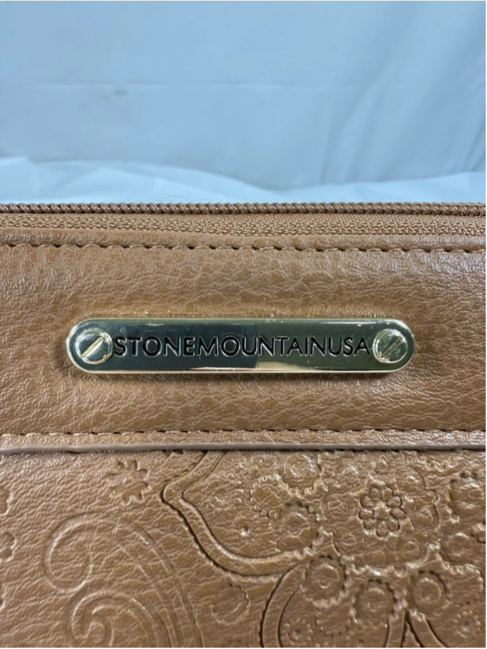 Stone Mountain Embossed Women's Leather Wallet NWT